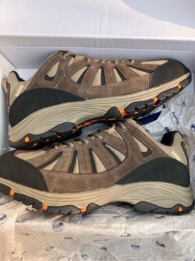 NWT - Wind River Men's Size 12 Hiking Shoes